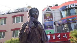 이제는 옮겨야...유흥가 속 창원 소녀상