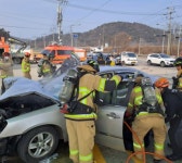 임실서 승용차가 주유소 기둥 쿵…70대 중상