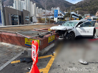 부산 한 대학병원 앞에서 택시-승용차 충돌…기사 사망·승객 2명 중상