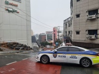 부산 고지대 눈 펑펑…사상구 엄궁남로만 교통통제 중