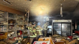 사천시 사천읍시장 과일 가게 불…10분 만에 꺼져