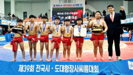 [달려라경남체육] 모래 위 한판 마산 교방초·북성초 씨름부