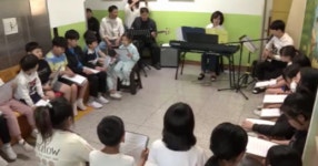  사랑한다 애들아…사랑해요 선생님…노래로 소통하는 스승과 제자