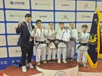 [포토]정선 사북초 유도부, 전국 최대 규모 유도대회서 단체전 금메달