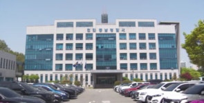 천안 도로포장 공사 중 60대 근로자 장비에 깔려 사망