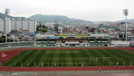충주공설운동장 공원화 산 넘어 산