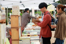 봄, 숲·책·빵이 있어 더 즐거워