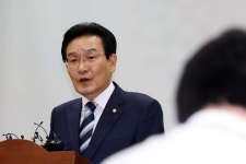 5선으로 크게 써주십시오
