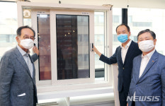 [특징주]국영지앤엠 주가 29% 이상 급등 국영지앤엠 SK건설과 창문형 태양광 공개