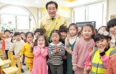 진천군, 유치원·초·중·고등학교 입학축하금 지원