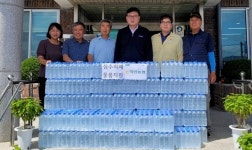 영동 학산농협, 양산·학산·용화면에 생수 1천병 전달