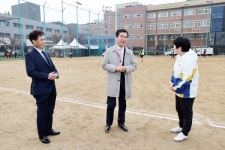 윤건영 충북교육감, 어디서나 운동장 활동 격려