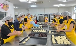 충주중앙적십자봉사회, 사랑의 빵나눔 실천