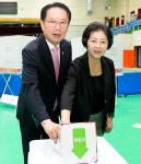 송인헌 괴산군수 부부 사전투표 실시