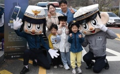 충주경찰서, 수안보온천제 홍보부스 운영