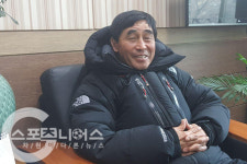 의사·변호사 아들 키운 김희태 감독 부부 “스카이캐슬? 지가 알아서 하는 거지 뭐”