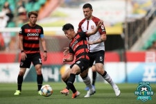 [K리그1 현장] 포항, 서울에 0-0 무승부…‘5연승 실패’