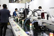 산업용 로봇 시장의 미래를 조명한 2018 로보월드