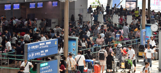 공항 입국신고 간소화 목소리...관세청 모바일 입국작성 시범운행 중