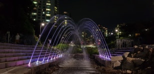 용인시 성복동, 성복천 내 분수 설치 가동 시작