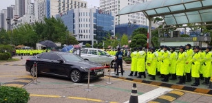 신안산선 착공식 잔치...안산시청 앞에서는 해안주택 시위