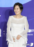 [2019 백상예술대상] 김혜자, 나이 일흔 아홉살에 '눈이부시게'로 대상 수상...최초 '국민엄마' 수식어 