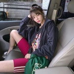 지민(에이오에이)이 지난 26일 SNS에 올린 일상 사진이 화제
