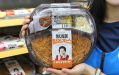 성인 얼굴 크기 왕돈까스가 3천원대…김혜자 시리즈가 또 해냈다