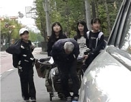 안산서 일어난 아름다운 기적…폐지 노인에 달려간 초등생들 감동