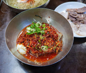 [안병익의 노포기행] 영롱한 육수와 메밀면이 만드는 감동, 충무로 필동면옥