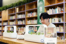 식물과 독서의 만남 LG전자, 책문화공간 서울책보고에 LG 틔운 미니 존 조성