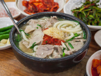 [안병익의 노포기행] 줄 서서 먹는 부산 최고의 돼지국밥, 사상 합천일류돼지국밥