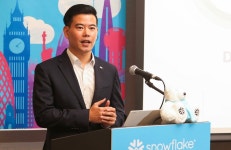 “스노우플레이크로 AI 시작부터 끝까지 쉽고 정확하고 안전하게”