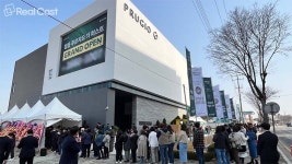 외부 대기줄, 내방객 붐빈 ‘정읍 푸르지오 더 퍼스트’…청약 청신호