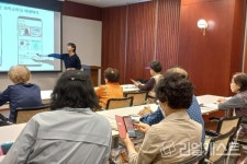 동네 사랑방 역할 톡톡…은행권, 시니어 특화점포 살펴보니