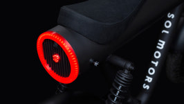 심플한 디자인의 새로운 전기 이륜차