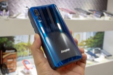 [MWC 2019] 보조배터리를 품은 에너자이저 스마트폰