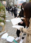 교과서 배부도 사회적 거리두기