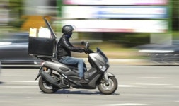 배달료 고객에 떠 넘겨 부글부글