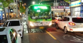 도로 점령한 불법 주·정차 무법천지