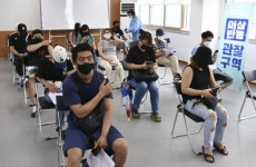광산구에서 백신 접종 받는 외국인들