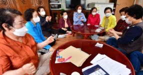 코로나19 거리두기 해제, 화기애애한 경로당