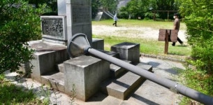 방치된 광주공원 어린이헌장탑