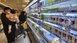 라떼 가격 올려야하나…카페 자영업자 사중고