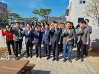 주민 편의 위해 담장을 허물다