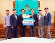 강성원 ‘바라는 바다’ 대표, 목포대에 전복 가공품 기부