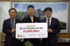 효치과의원, 돌봄이웃 위한 1천만원 성금 전달