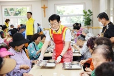 광주국세청 ‘행복 밥퍼’ 행사…나눔문화 실천