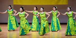 멋진 율동을 선보이는 어르신들