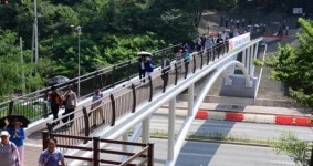 한새봉과 삼각산을 연결하는 다리